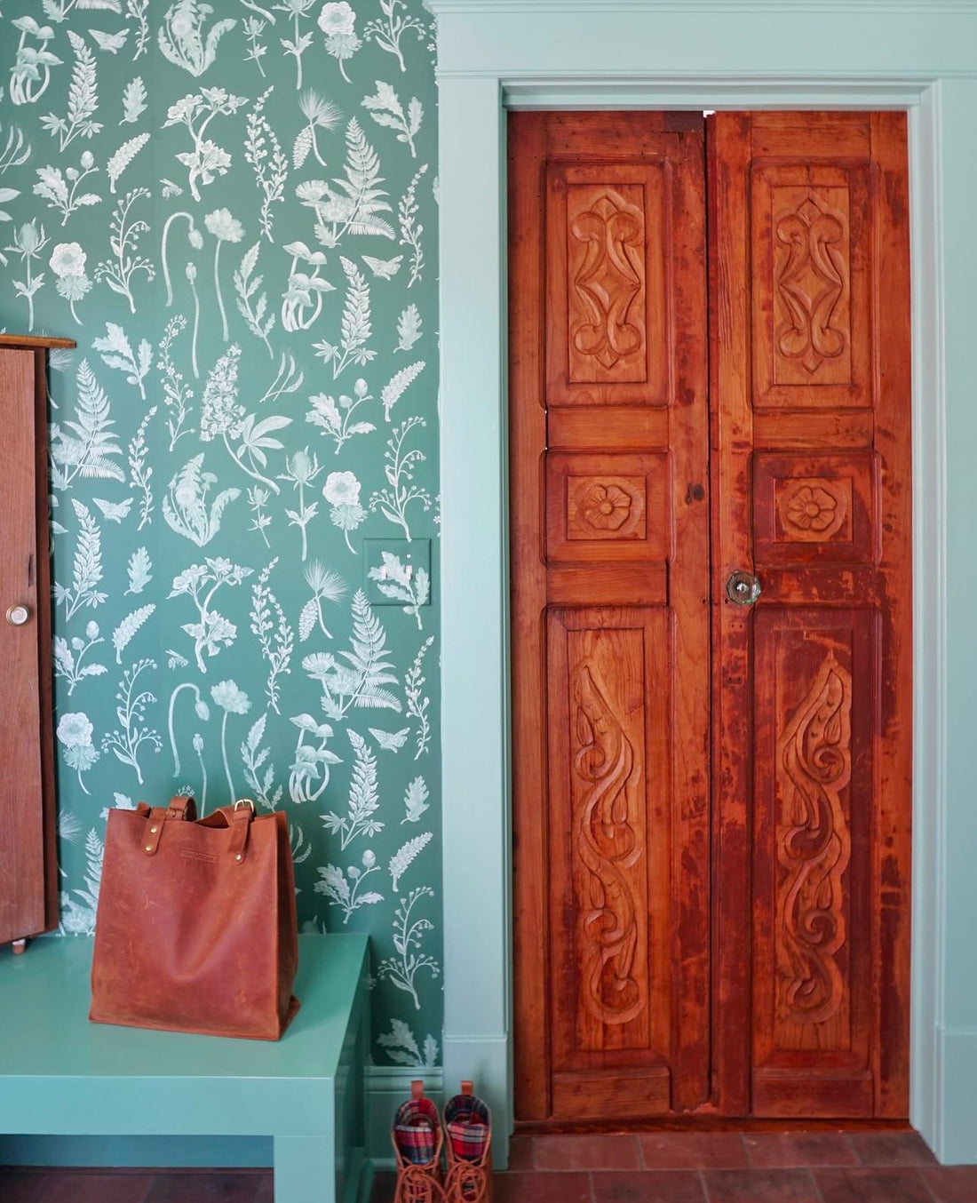 FSC Paper, FSC wallpaper, floral wallpaper, botanical wallpaper, flower wallpaper, Kate Walton Collections, Kate Walton Wallpaper, ethical wallpaper, ethical business, interior styling, interior decor, woodland retreat